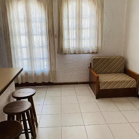 Tzogalis Apartament *